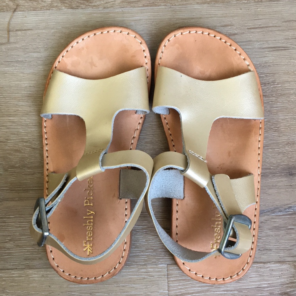 Freshly Picked champagne sandals size 9